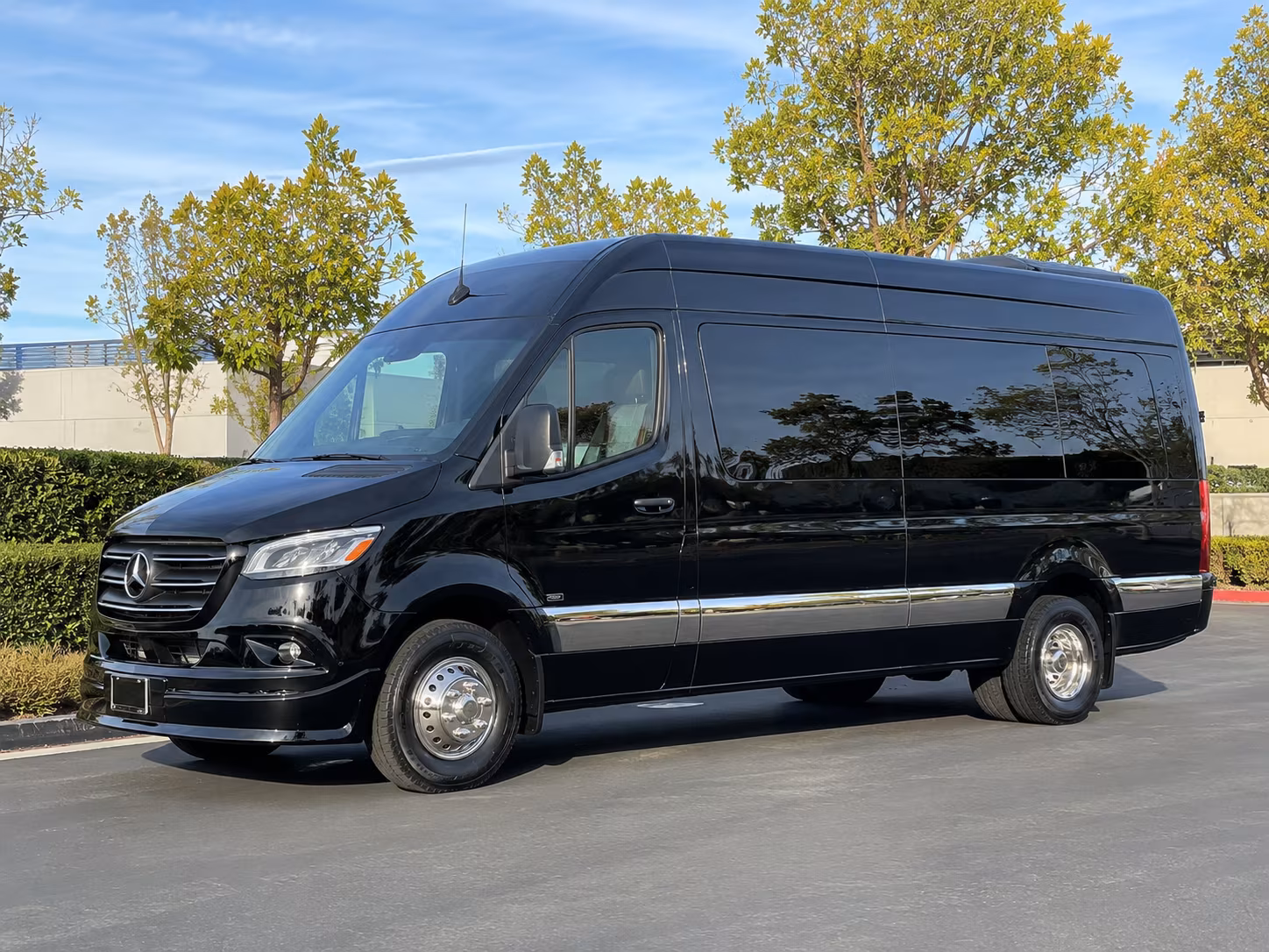 corporate airport transfer buses to topeka regional airport