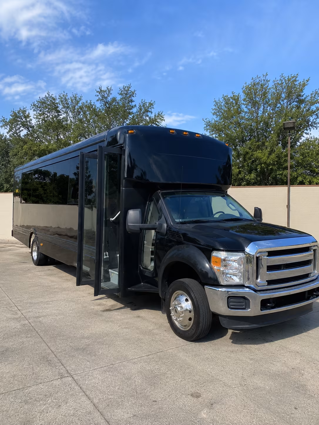 topeka 20 passenger party bus